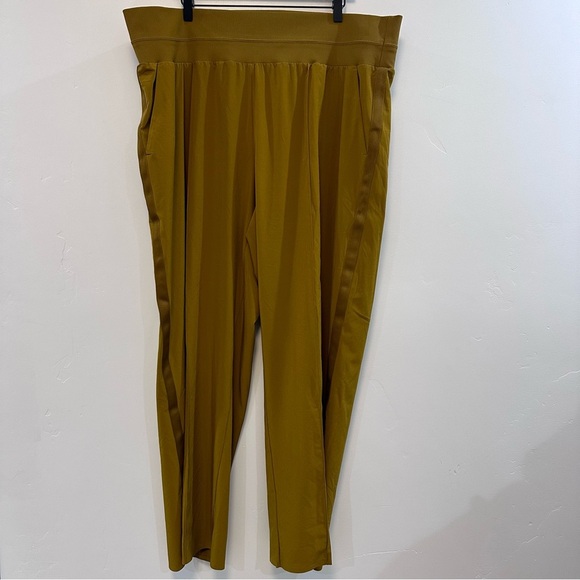 ATHLETA Brooklyn Textured Ankle Pants yellow - Picture 9 of 9